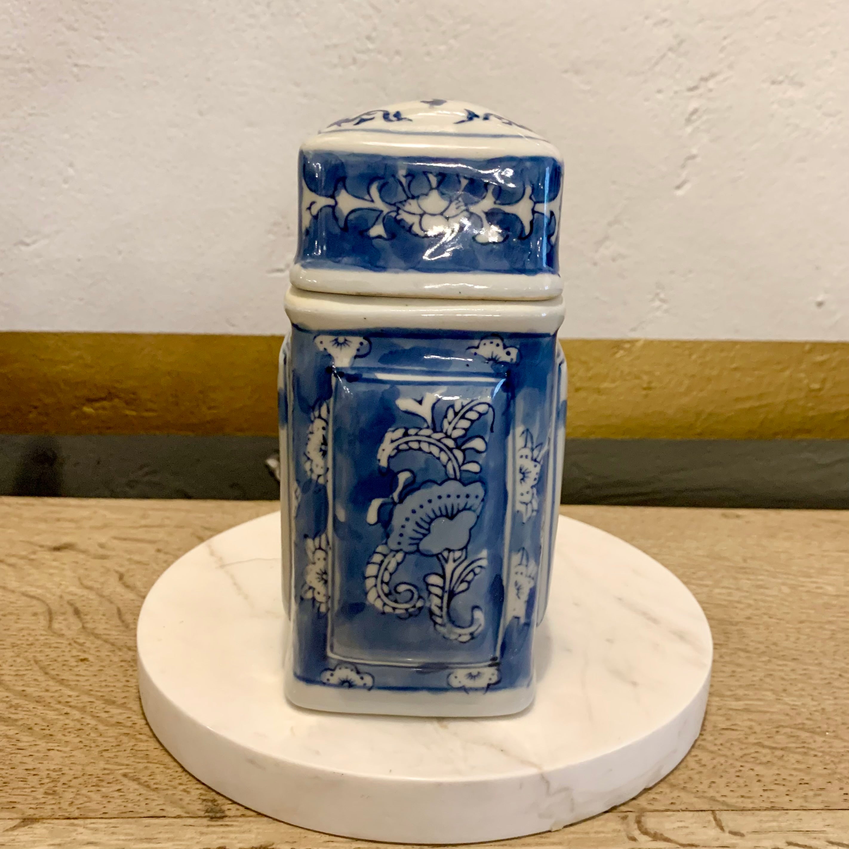 Sweet Porcelain Chinese Container