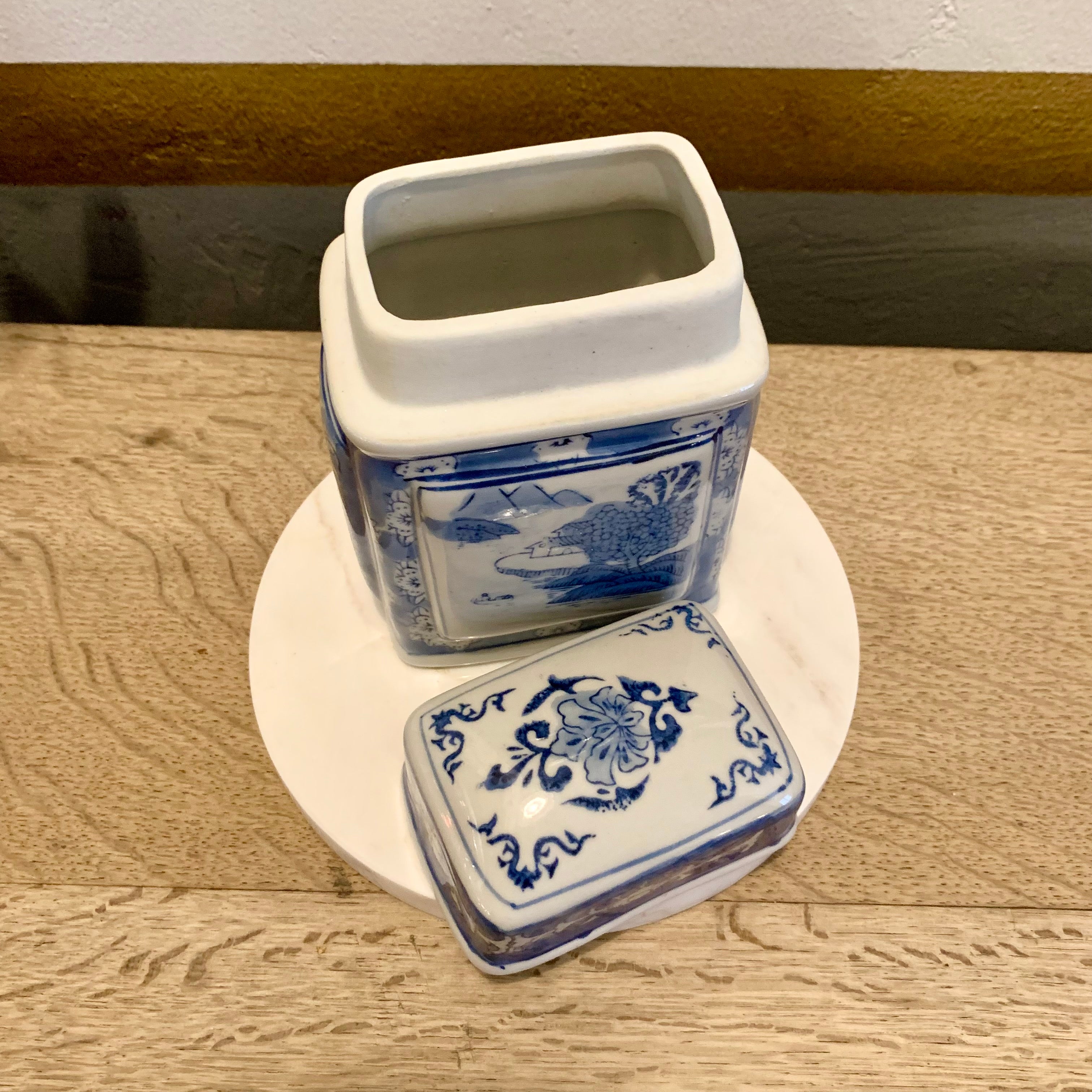 Sweet Porcelain Chinese Container