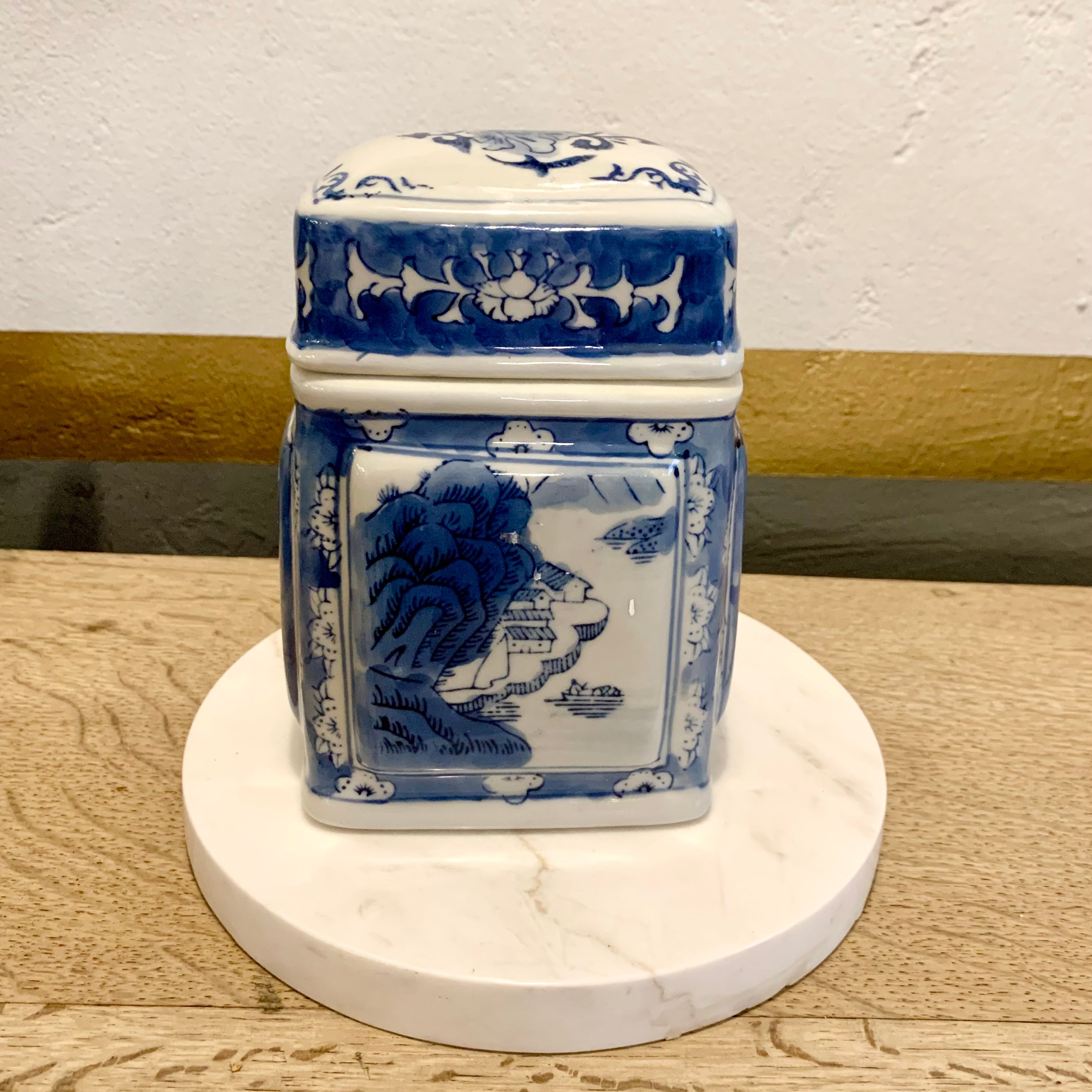 Sweet Porcelain Chinese Container