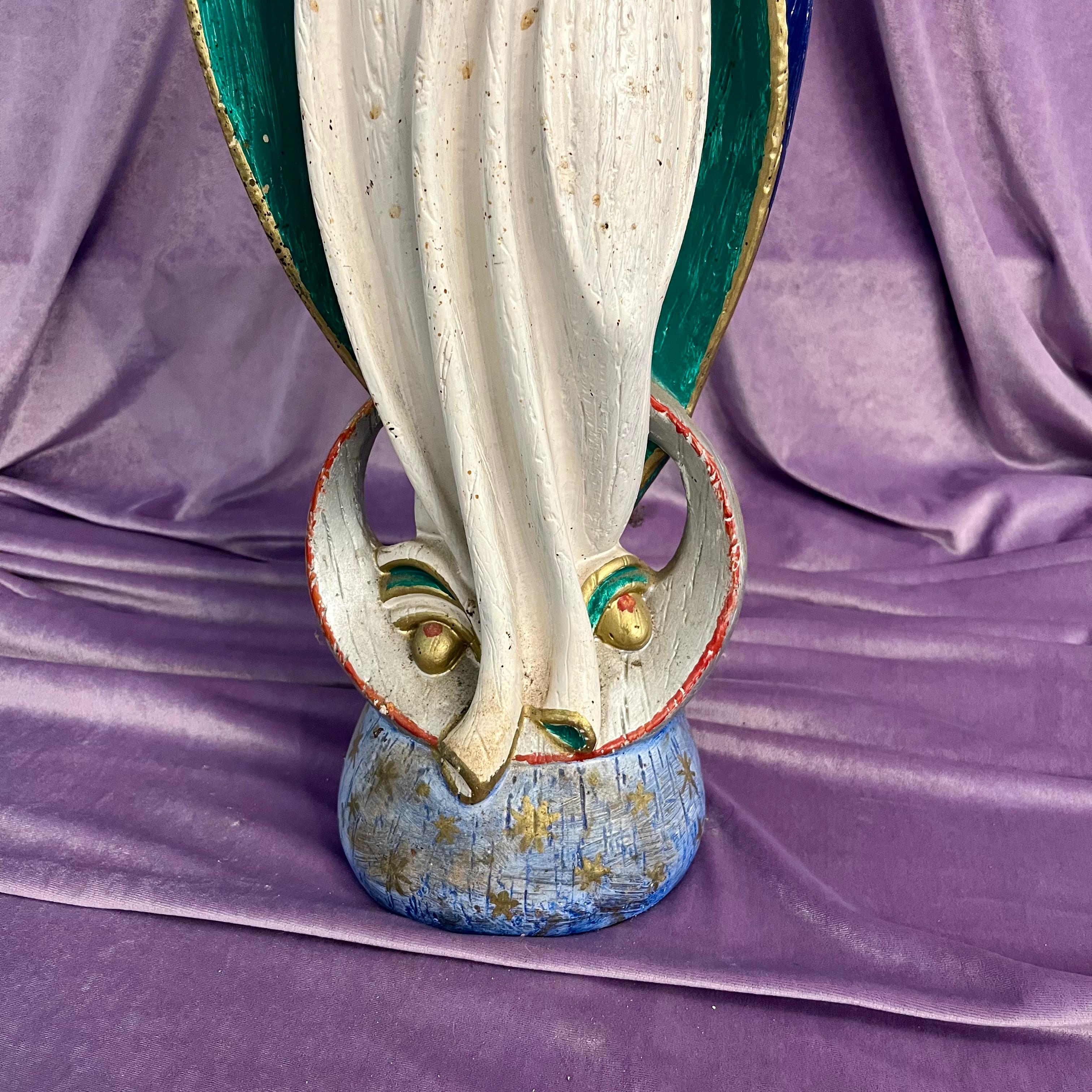 Beautiful Statue of Mother Mary Holding Baby Jesus