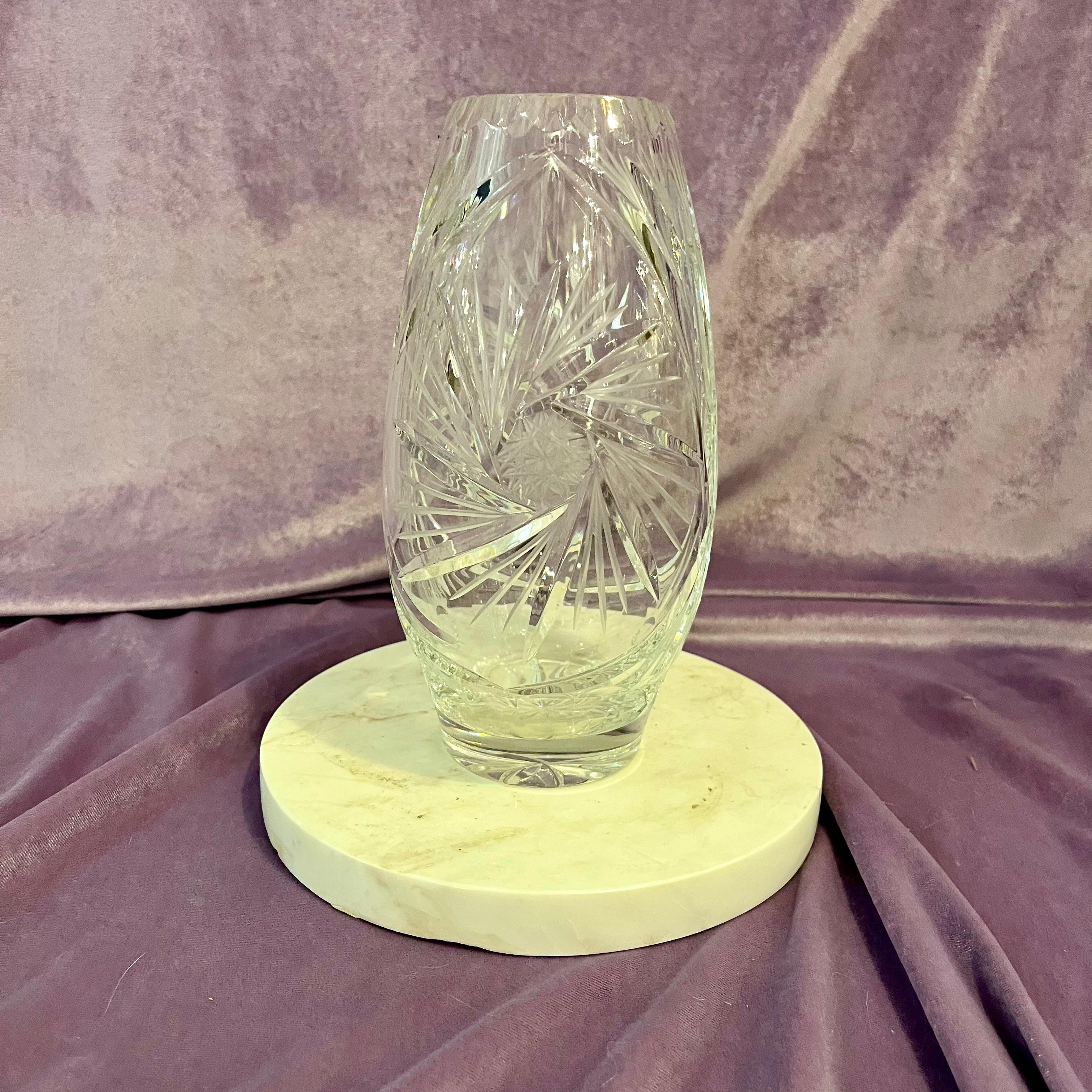 Beautiful Crystal Tapered Vase with Twisted Star Burst Etching