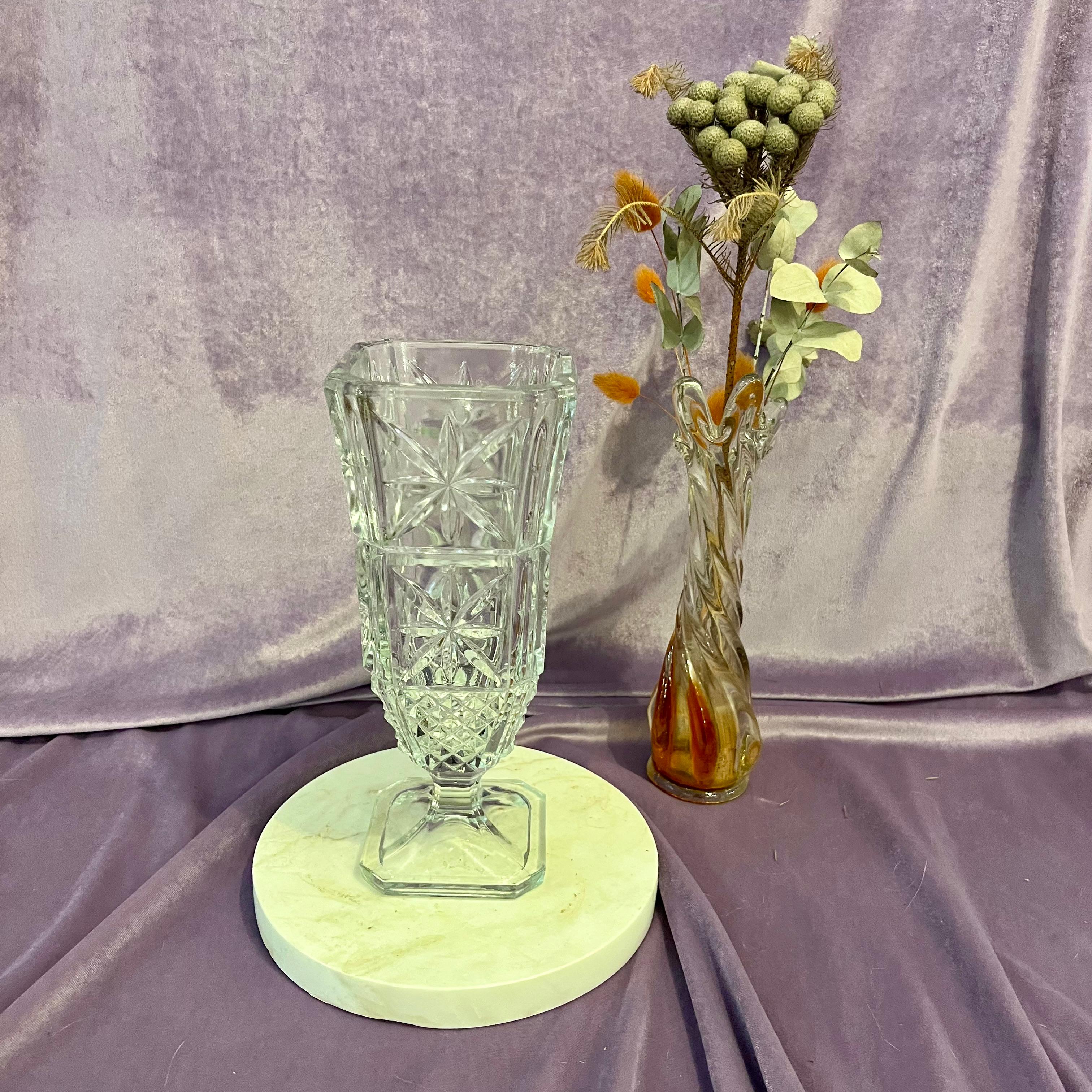 Stylish Cut Crystal Vase with Star Motif and Faceted Design