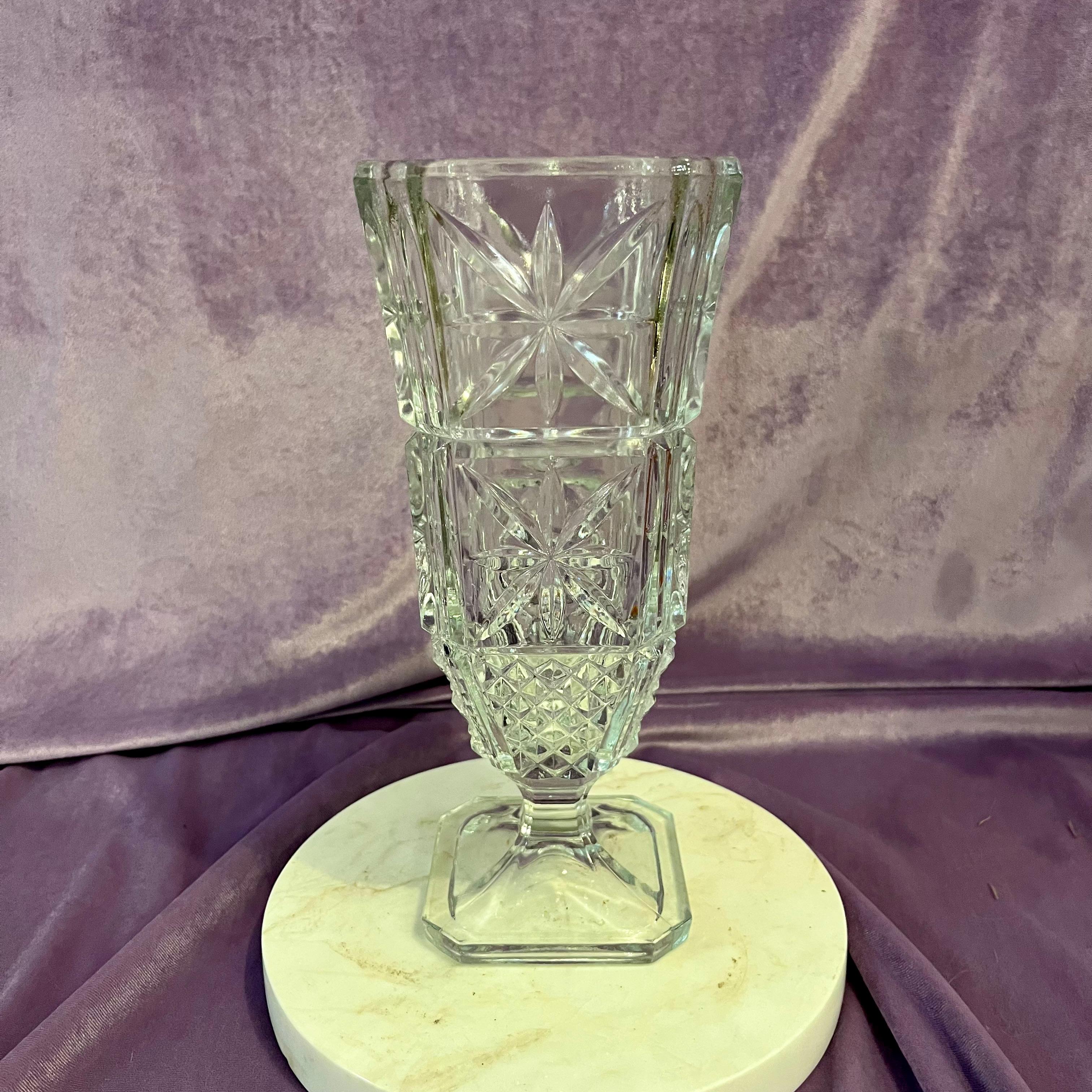 Stylish Cut Crystal Vase with Star Motif and Faceted Design