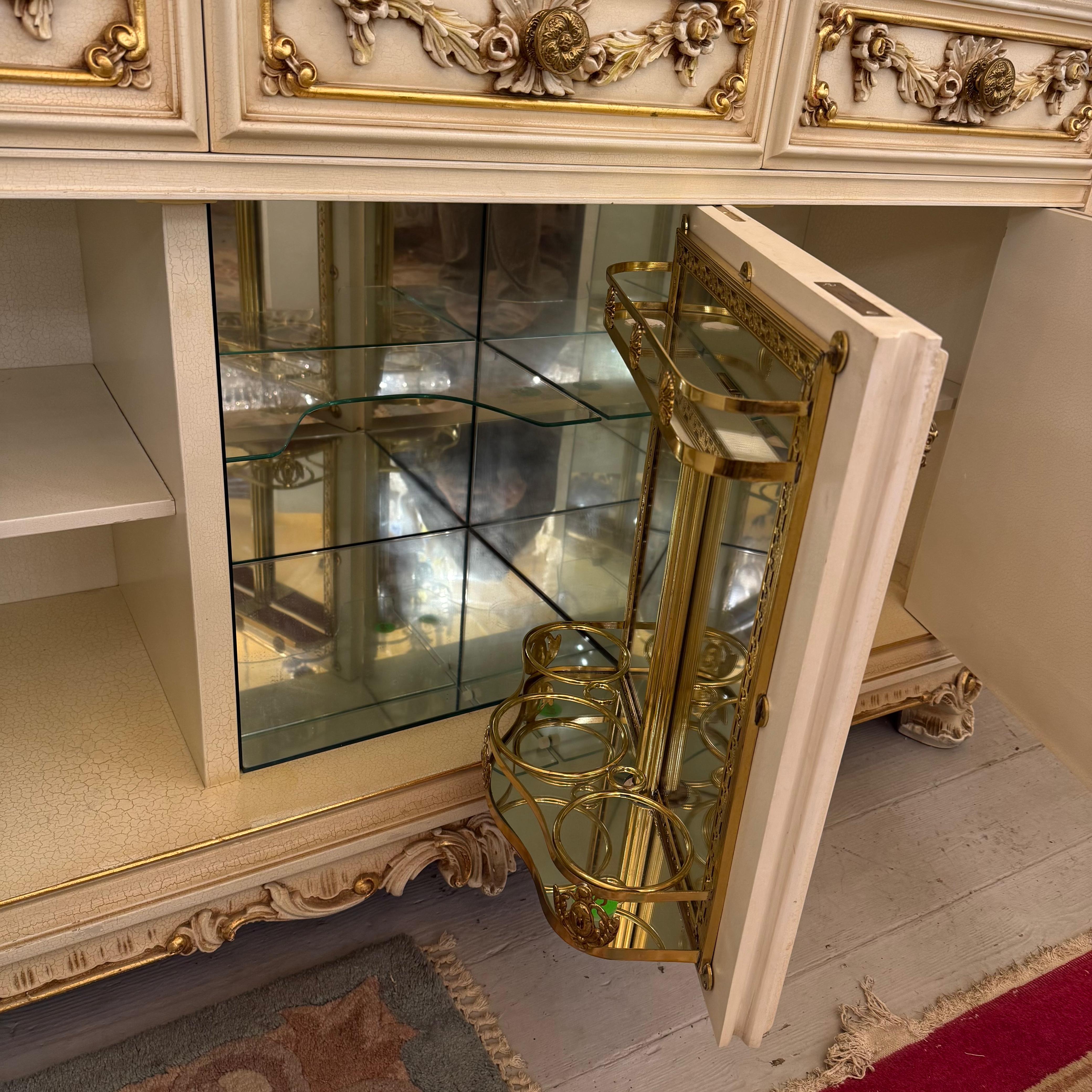 Gorgeous Hand Carved Italian Gilt Display Cabinet