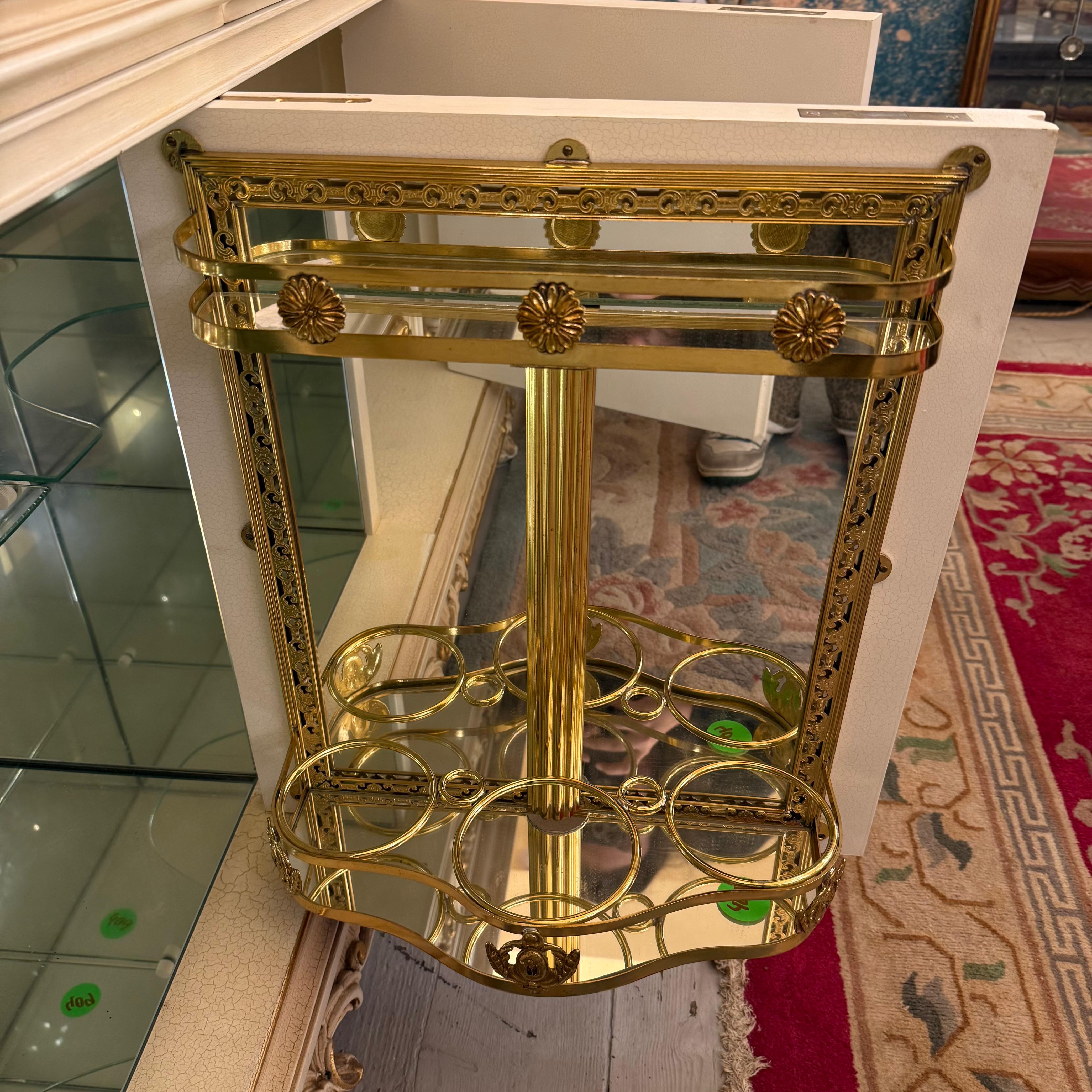 Gorgeous Hand Carved Italian Gilt Display Cabinet