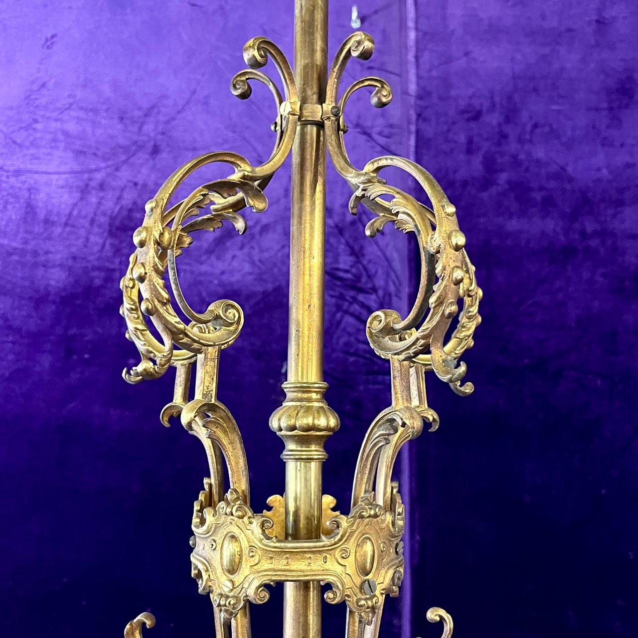 Large French Rococo Revival Chandelier in Gilded Brass, c.1900